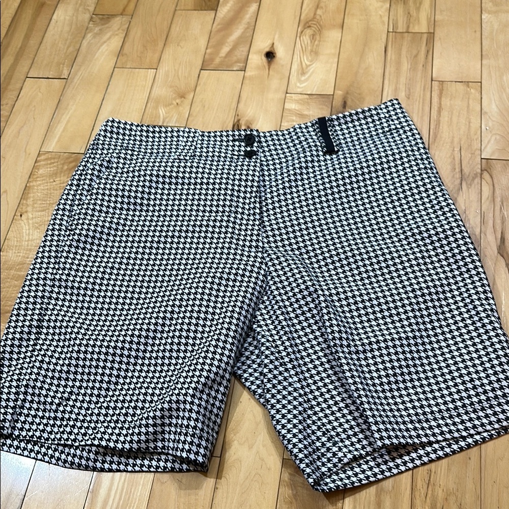 NWOT Nike Golf Houndstooth Patterned Shorts